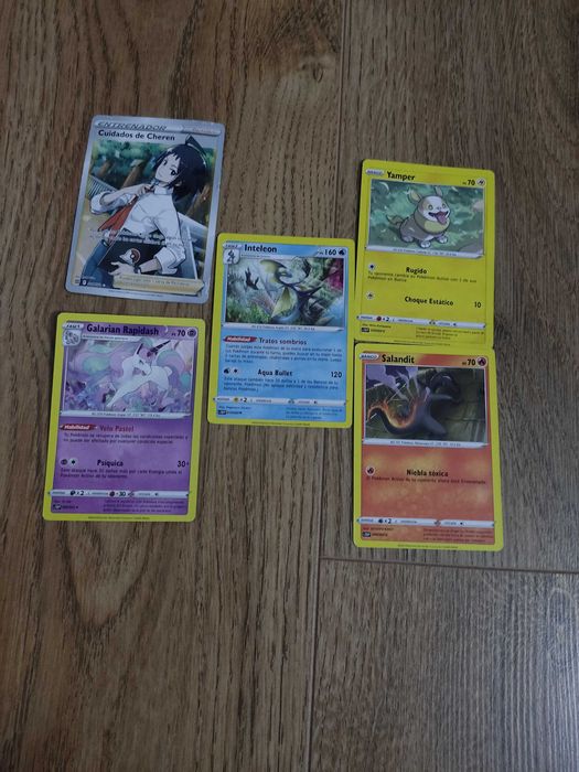 Pokemon карти-5 на брой са и не са истински но имат някаква стойност