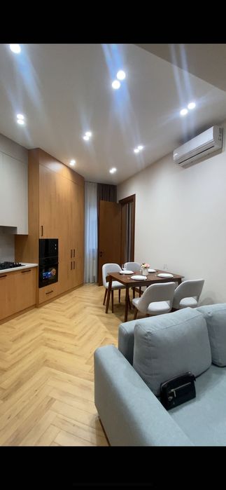 2-х комнатная квартира студия Буз базар AU