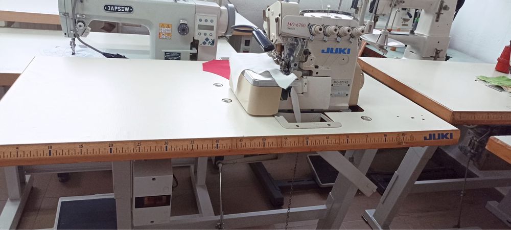 Masina de surfilat JUKI MO 6700 2 ace 4 fire stare impecabila