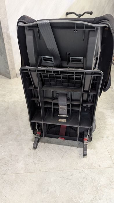 Продам автокресло FERRARI