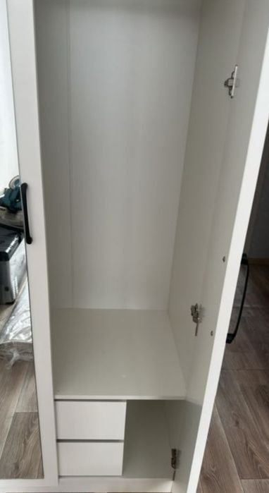 Шкаф с зеркалом продам