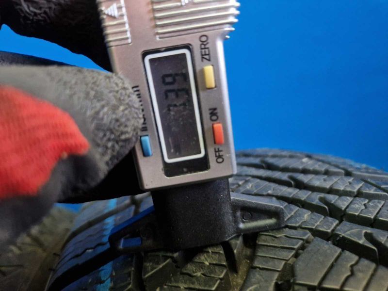 4 Michelin R17 215/60
зимни гуми DOT1318