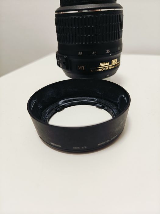 Obiectiv Nikkon 18-55mm 3.5-5.6 DX cu parasolar