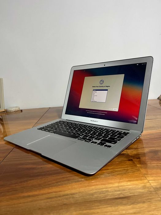 MacBook Air 13" 2015 – i5, 4 GB, 128 GB SSD – Перфектен!