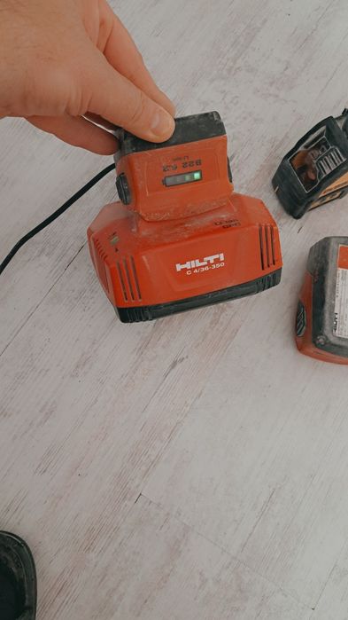 Батерии Хилти, перфоратор Хилти ТЕ 4  лазер Деваулт червен лъч