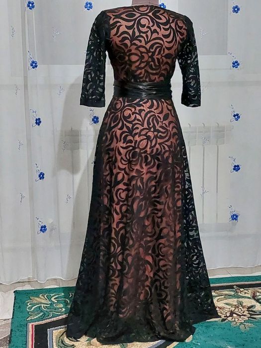 Продам несколько платьев, размеры S-M