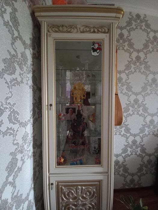 Шкаф для посуды.  Почти новый.