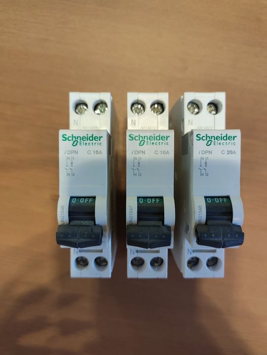 3 siguranțe DPN 10A 16A 20A + 1 Disjunctor RCBO c32