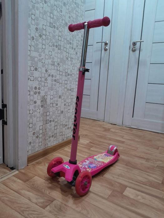 Детский самокат.