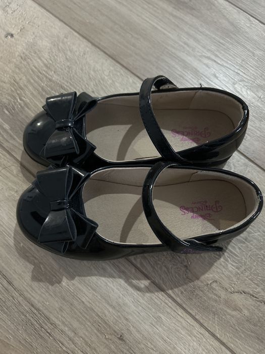 Продам туфли школьные