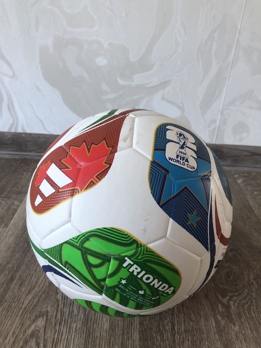 Продам футбольный мяч чм2026