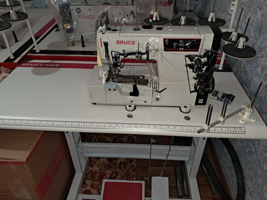 Швейная машина  совершенно новая не разу не использовала .