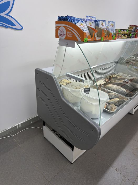 Витриный холодильник