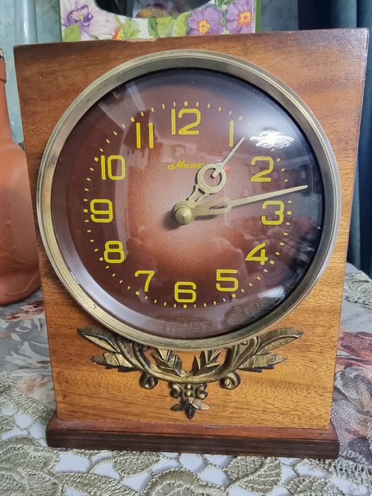 Маяк настенные и настольные часы СССР