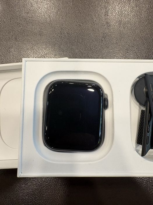 Apple Watch SE 3 44mm GPS + 2 Brățări - Maxi Grand Amanet