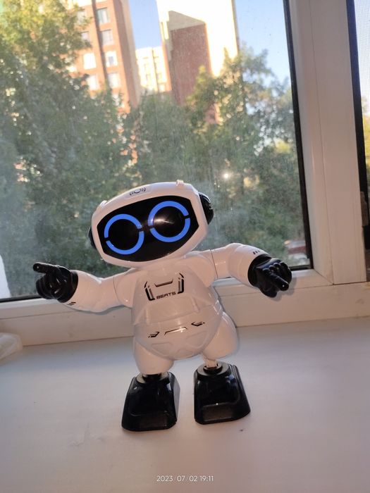 Продам танцующего робота Robo Beats.