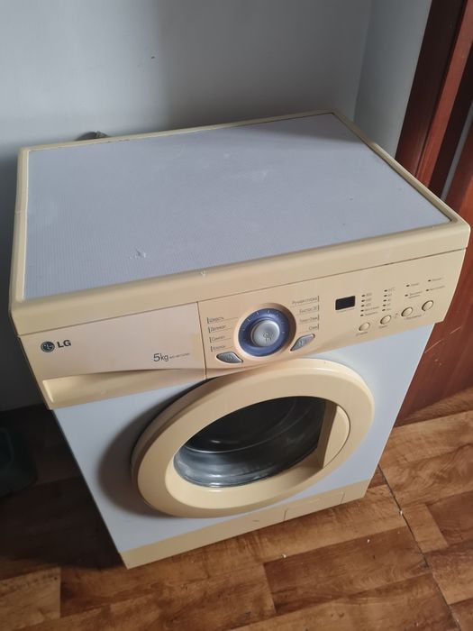 Срочно продам стиральную машинку. Состояние б/ у   работает. 25 000 ты