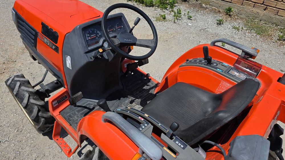 Японски трактор Kubota T220 с фреза, 4x4, 22 кс., АграБГ Джолев