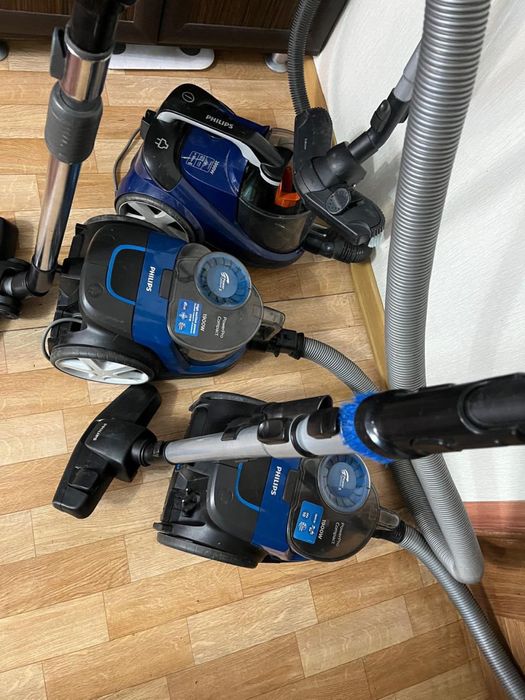 Продам Пылесос Philips PowerPro Compact 1900W