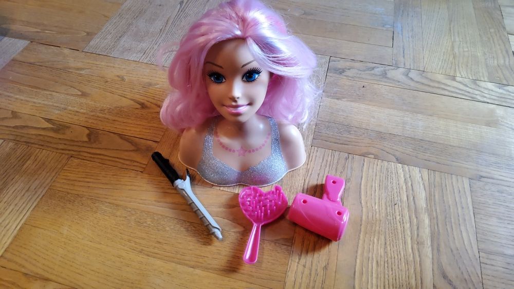 Манекен barbie + Краваната на Челси и  вила за домашни любимци BARBIE