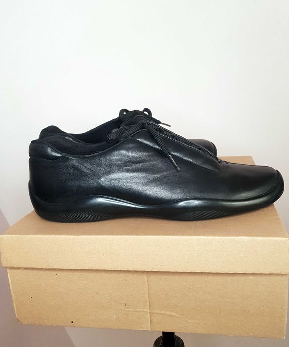 Оригинални мъжки обувки Prada