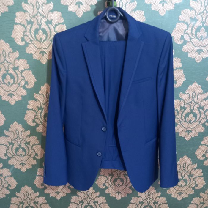 Продам школьный костюм