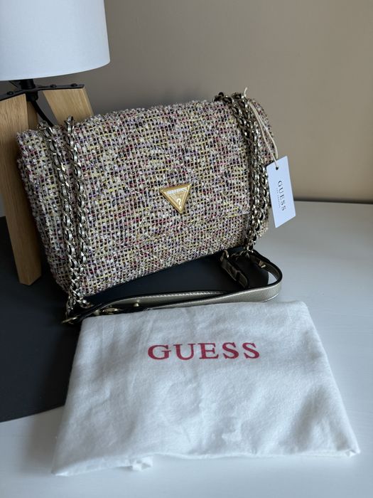 Нова чанта guess
