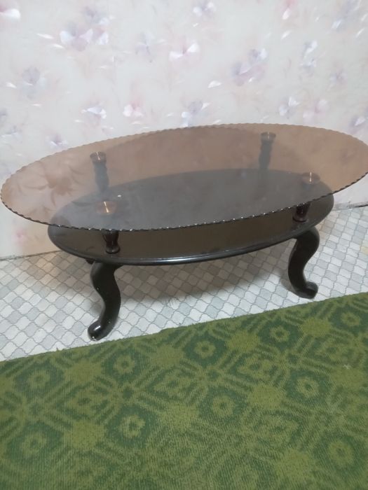 Стеклянный стол  бесплатно