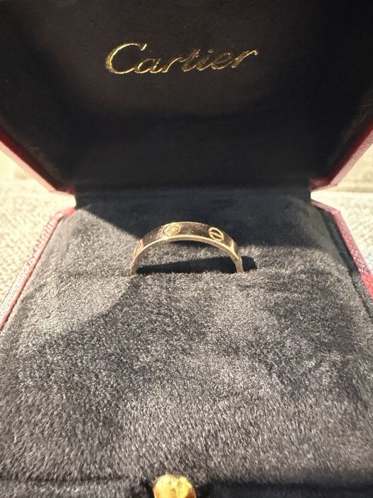 Продам кольцо золотое Cartier оригинал
