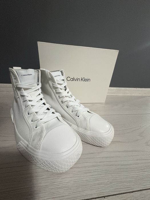 Обувки на Calvin Klein