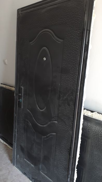 Продам двери входные