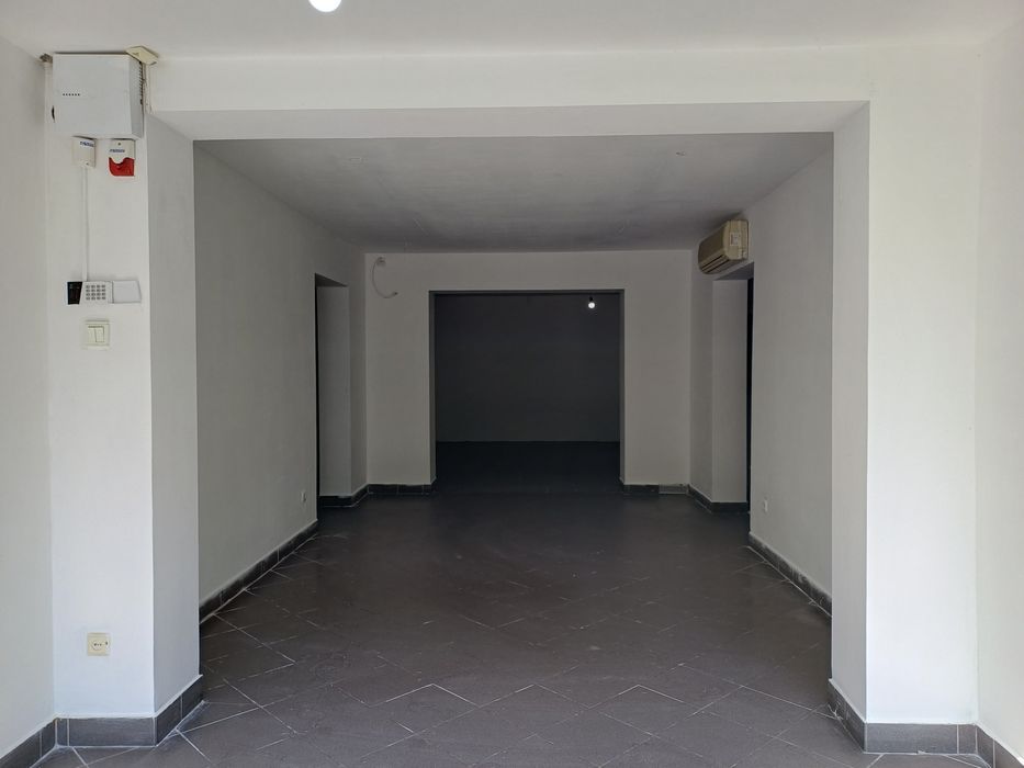 Inchiriez/vand  spatiu comercial