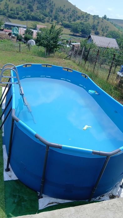 Inchiriez cabana