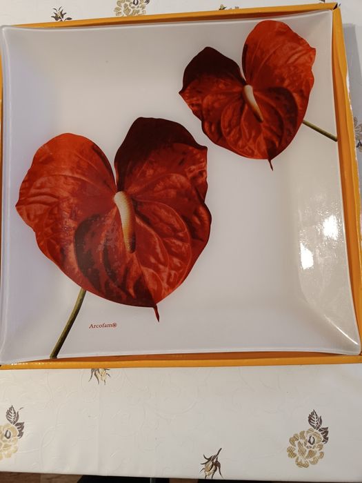 Продам новый набор посуды.