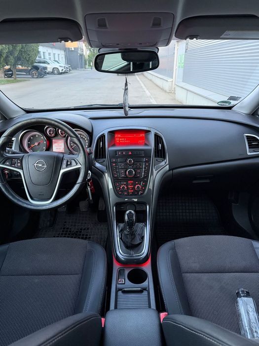 Opel Astra j 2013