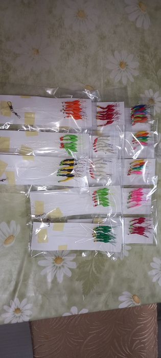 Muste si taparine scrumbie Musca 2,50 lei buc.
Taparina montata: Nr. Muste + 3 lei ( montaj, fir și agrafa )
