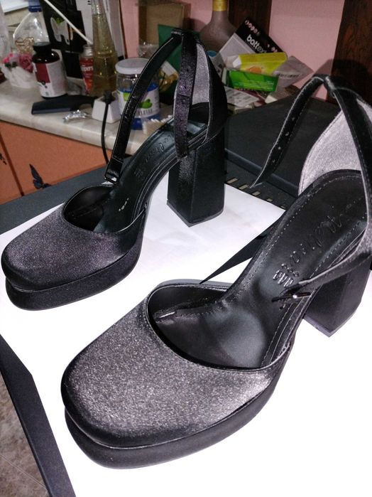 Чисто нови дамски обувки