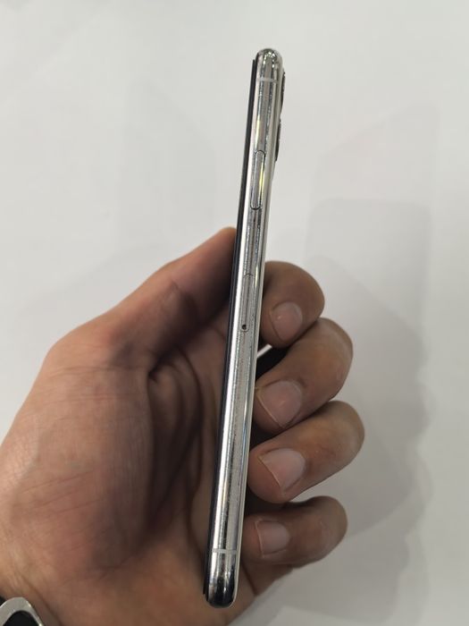 Заглавие: iPhone 11 Pro Max 256GB – Перфектно работещ, отключен към всички оператори.