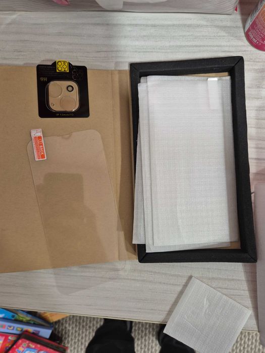 6 броя стъклени протектори за iphone 13 + 3 за камера