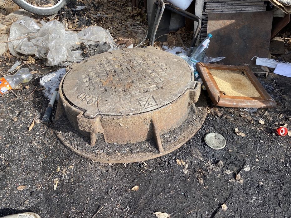Продам люк в хорошем состояний