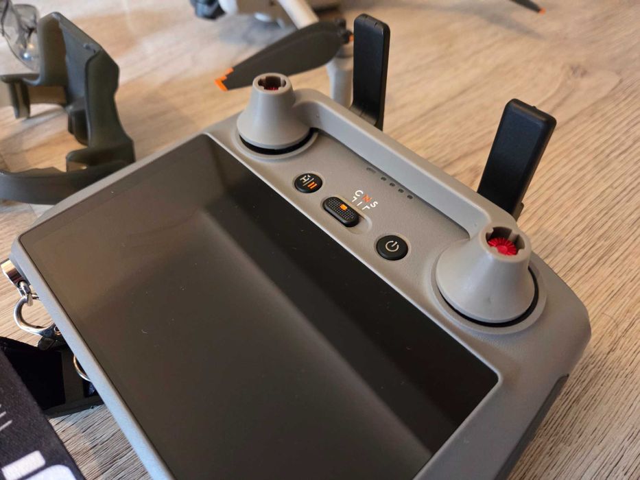 Дрон DJI Mini 4 Pro Fly More Combo