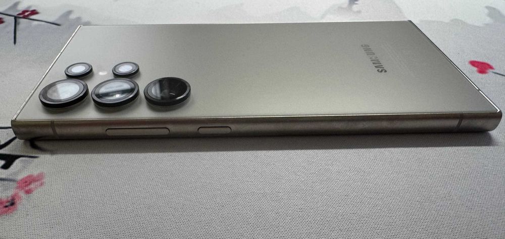 Продам Samsung S24 Ultra 256 gb