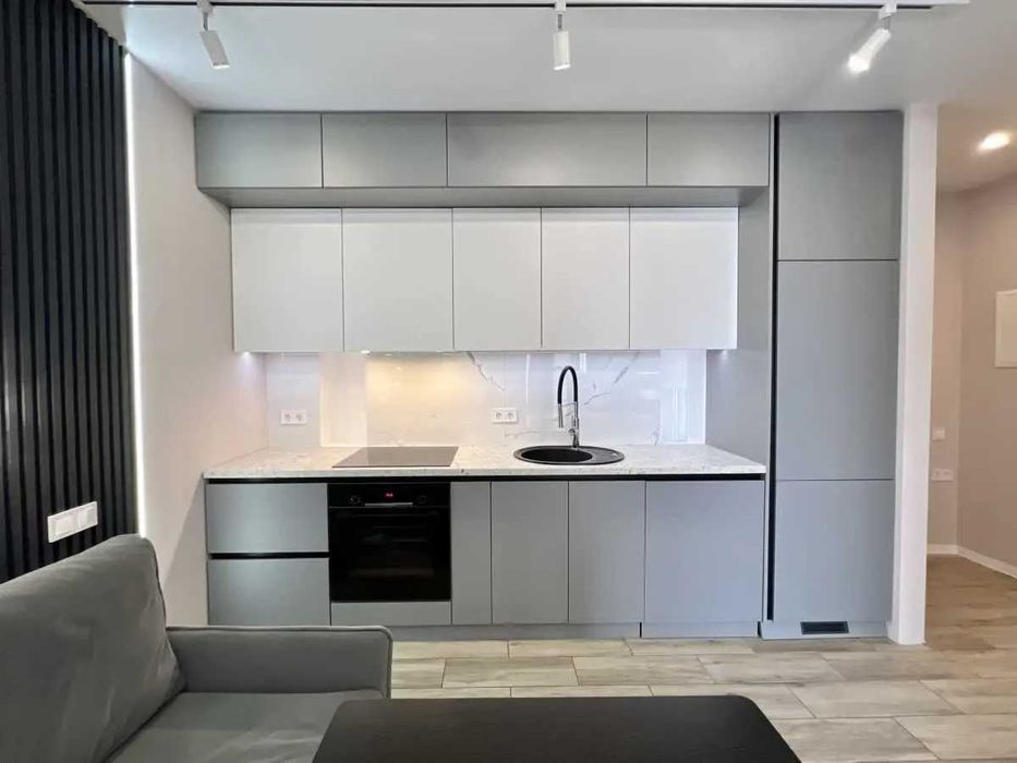 Дава се под наем Двустаен апартамент в София, Център - 56 кв.м за 407.49 € - Снимка #2