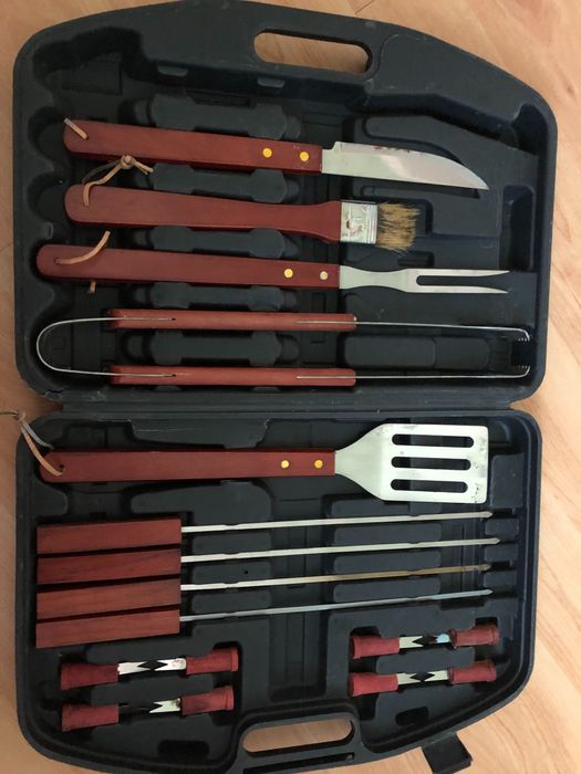 Комплект за барбекю+ подарък нов комплект шишове