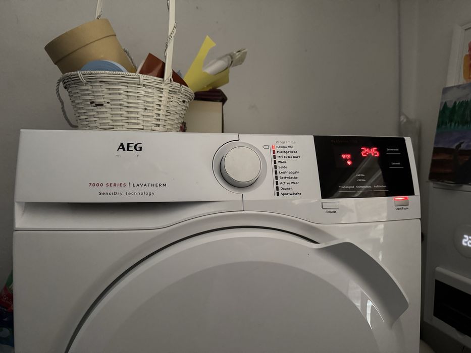 Продавам сушилня AEG