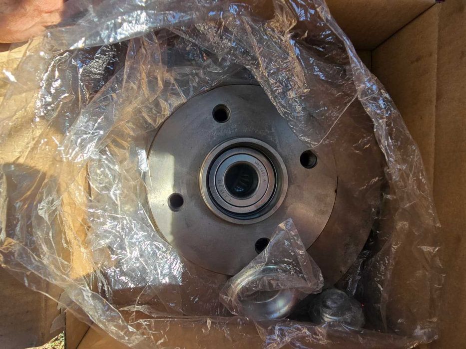 2x Спирачни дискове с главина BOSCH 0986479279 - Citroen C4, Peugeot