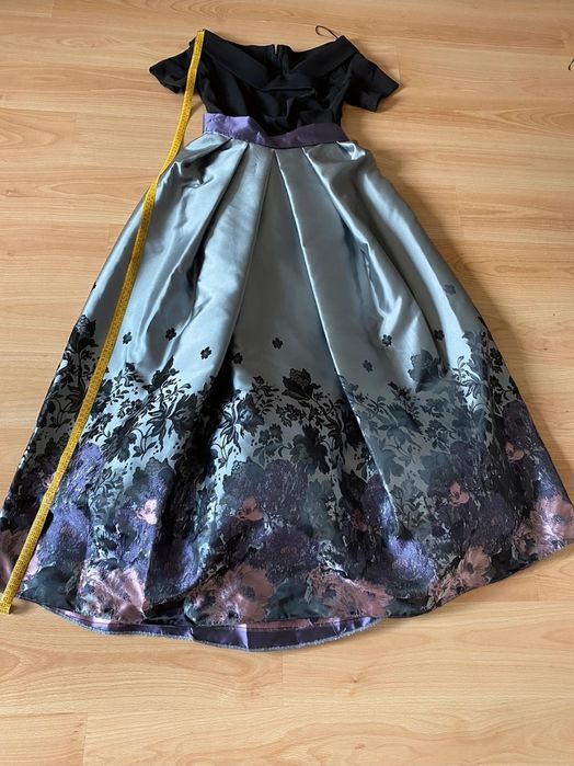 Vind rochita eleganta