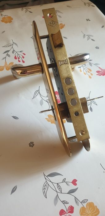 Продаю замок врезной