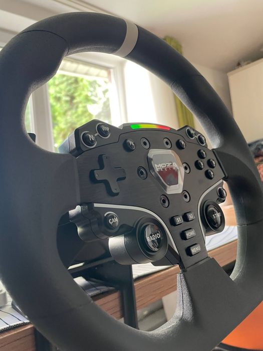 Игровой руль Moza R3
