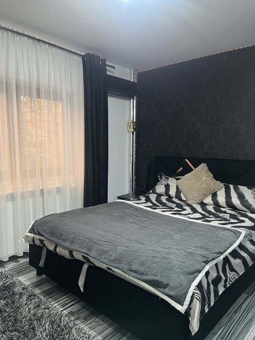 Vand apartament Craiovita Noua
